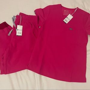 Figs Catarina One-Pocket Top & Zamora High Waisted Petite Pant